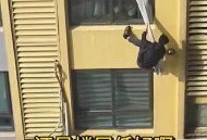 男孩从22楼窗台坠落,22楼窗户在北面屋里有阳光吗？