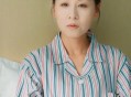 母亲哭诉要卖房救子,父母把所有的爱给了弟弟，如今母亲下跪求我卖房救父亲，该不该救？