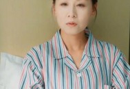 母亲哭诉要卖房救子,父母把所有的爱给了弟弟，如今母亲下跪求我卖房救父亲，该不该救？