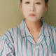 母亲哭诉要卖房救子,父母把所有的爱给了弟弟，如今母亲下跪求我卖房救父亲，该不该救？