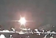 两客机纽约机场相撞,迪拜24号飞纽约航班发生了什么。事？