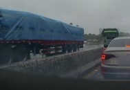 客车高速撞碎隔离墩,车速120码撞水泥墩上会死人么？