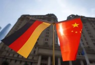 俄总理提前回莫斯科,德国前总理施罗德在俄罗斯天然气公司任要职，俄怎么会请老外当?这与北溪二号有关吗？