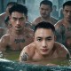 外国游客救落水男孩,纹身大哥救了溺水孩子。有人说纹身不一定是流氓，读书人不一定都不是流氓，你怎么看？