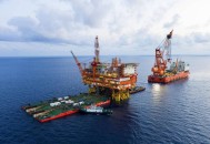 普京抵达印度,俄罗斯总统普京为什么和印度总理莫迪走动很近，还签订70亿美元武器大单？