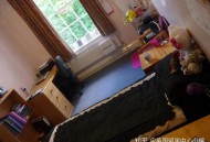 男留学生住女生宿舍,英国大学可以带陪读的家属入住宿舍吗···就是女朋友什么的=。=？
