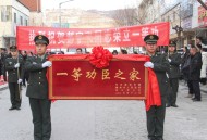 一等功爷爷送孙报到,一等功臣为孙子当兵