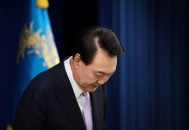 数百韩国人在美被抓,在韩国被刑拘多久判
