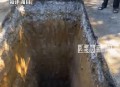 路面塌陷路人掉坑内,东莞一商业中心顶棚坍塌，大量积水倾泻砸伤2路人, 你怎么看？