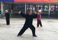 练拳扒倒老人致死亡,92岁老人打拳是真是假？