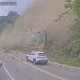 300斤巨石砸中汽车,300斤巨石砸中汽车司机逃生