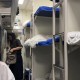 女童遭小火车轧身亡,有火车上工作人员吗？一个女孩子晚上睡卧铺安全吗？