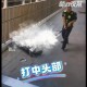 保安持械打伤业主,小区保安殴打业主，物业公司有没有责任，业主是否可以获得赔偿？