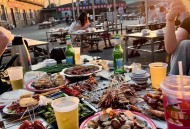 把烧烤摆到英国街头,烧烤为什么要叫BBQ啊？