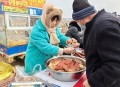 摆摊卖瓜铺满半条路,摆摊卖瓜子图片