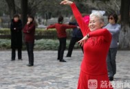 多名阿姨路中央练舞,蛋仔派对阿姨把星星都给你的舞蹈怎么获得？