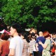 高考考场外统一动作,高考考场外的场景