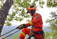 俄男子悬崖跳水身亡,悬崖里顾秋妍为什么要接触俄国人？
