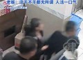 醉汉酒后砸路过小孩,酒后当街撒尿如何处罚？