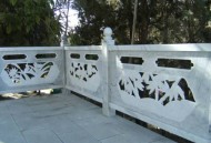 站桥梁跳水护栏倒塌,大理石栏杆容易倒塌吗？