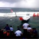波音737客机险坠毁,