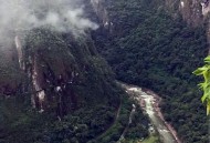 秘鲁火车对撞致1死,秘鲁山在什么地方？