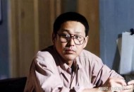 陈道明头发全白了,64岁的陈道明头发白了，72岁的郑少秋秃了，娱乐圈还有冻龄男神吗？