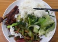 日学校午餐减少米饭,你们学校的伙食费一天一般要多少钱？