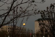 超级大月亮明晚上线,红月亮今晚上演明晚还有吗？