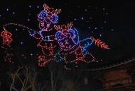 表演烟花不慎引燃,大型烟花秀是怎么点燃烟花的？