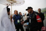 冒充董事长诈骗60万,新月集团董事长扮保安是什么电视剧？