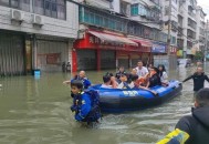 贵州山洪冲入居民楼,贵州剑河突降大暴雨35人被山洪围困，消防员奔赴现场紧急救援, 你怎么看？
