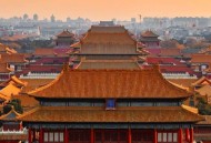 台北故宫与美国合作,相比较外国的传奇建筑，为什么我们的传奇建筑紫禁城那么矮呢？
