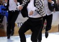 鸟叔受韩国警方调查,韩国歌手"鸟叔"PSY演唱会中高处坠落意外不治身亡？是否造谣？