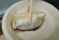 大妈蹲点偷顾客外卖,大妈蹲点偷顾客外卖视频