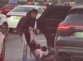 强行搂抱19岁女店员,胆大妄为！遂宁一男子对女营业员搂抱袭胸被行拘, 你怎么看？
