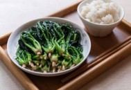吃剩菜后被送医抢救,哪3种“毒早餐”，孩子吃了会损伤脾胃？
