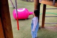 4楼扔20斤重物砸伤人,一张纸揉成团。从八千米高空扔下来。能砸死人嘛？