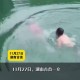 一女子凌晨跳湖身亡,东西湖区：女子深夜跳湖遇险，民警水中将其拉拽到岸边, 你怎么看？