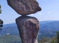 沟渠水体被染成蓝色,农村灌溉沟渠属于地表水水体吗？