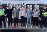 男子街头无差别砍人,如果有一名精神病患者，正在街头持刀追砍行人，请问警察是否有权直接击毙？