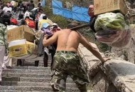 戴假肢3次登顶泰山,戴假肢3次登顶泰山会怎样
