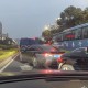 拒绝加塞被3男辱骂,开车在路上，越过实线强硬加塞不成功还要骂正常行驶的驾驶员，这种人是否心态不正？
