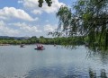 成都市民划船出行,成都北湖生态公园可以划船吗？