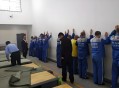 监狱通报装职工诈骗,公司诈骗，员工被抓进看守所，取保出来后还有事吗？