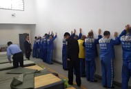 监狱通报装职工诈骗,公司诈骗，员工被抓进看守所，取保出来后还有事吗？