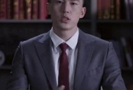 自断手指诈骗54万,八岁男孩因母亲质疑偷钱而自断手指以正清白，该怎样评价此事件？
