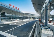 航班将关门两人登错,虹桥机场是否是24小时运营？