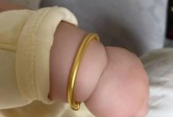 找到姥姥丢12年金镯,宝宝百天小孩金首饰谁准备？