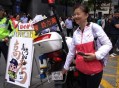 考生排队摸985车牌,